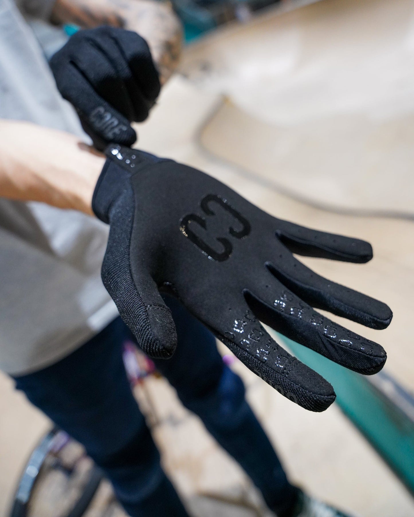 Core Protective Aero Gloves Stealth - Black